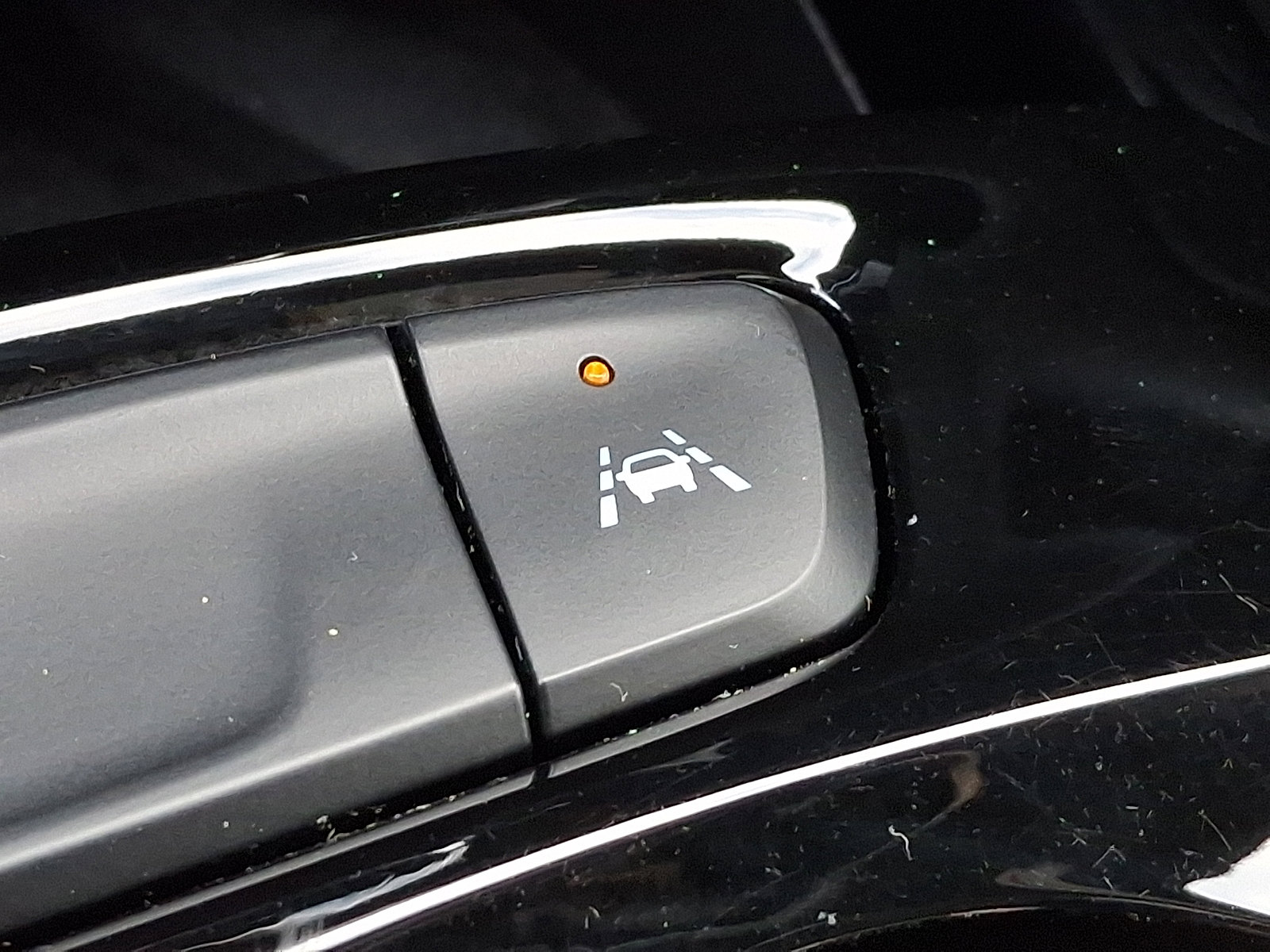 Used 2024 Chevrolet Trax RS w/ Sunroof Package image 27