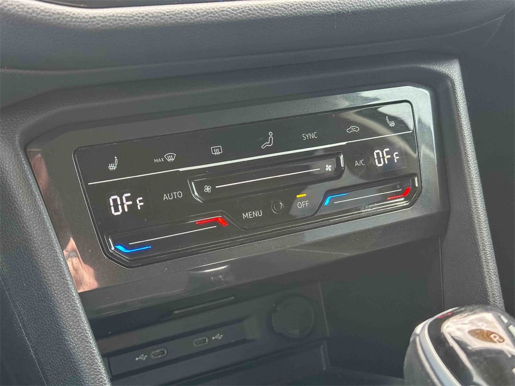 Used 2024 Volkswagen Tiguan SE image 33