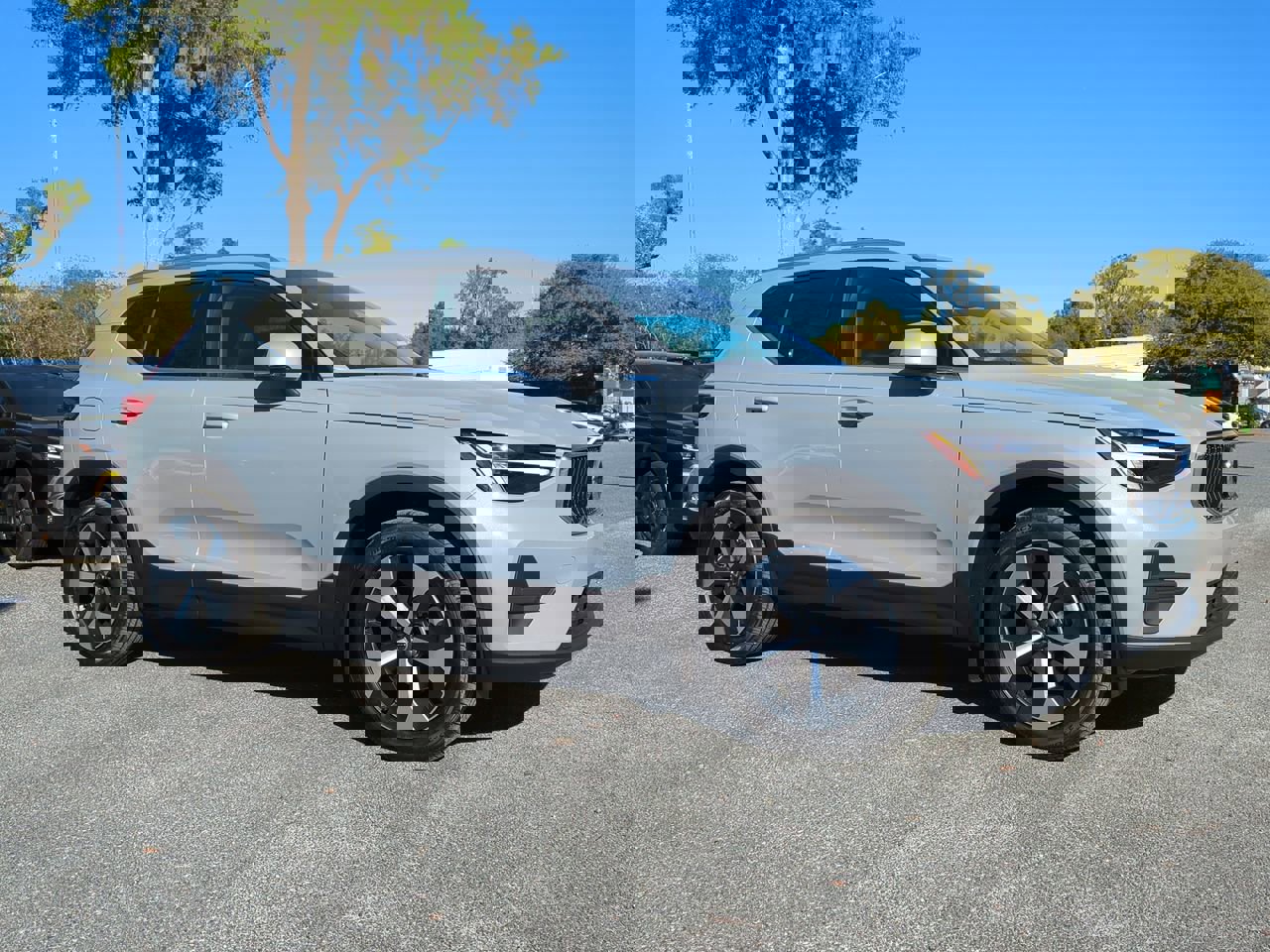 New 2025 Volvo XC40 B5 Core w/ Protection Package Premier image 2