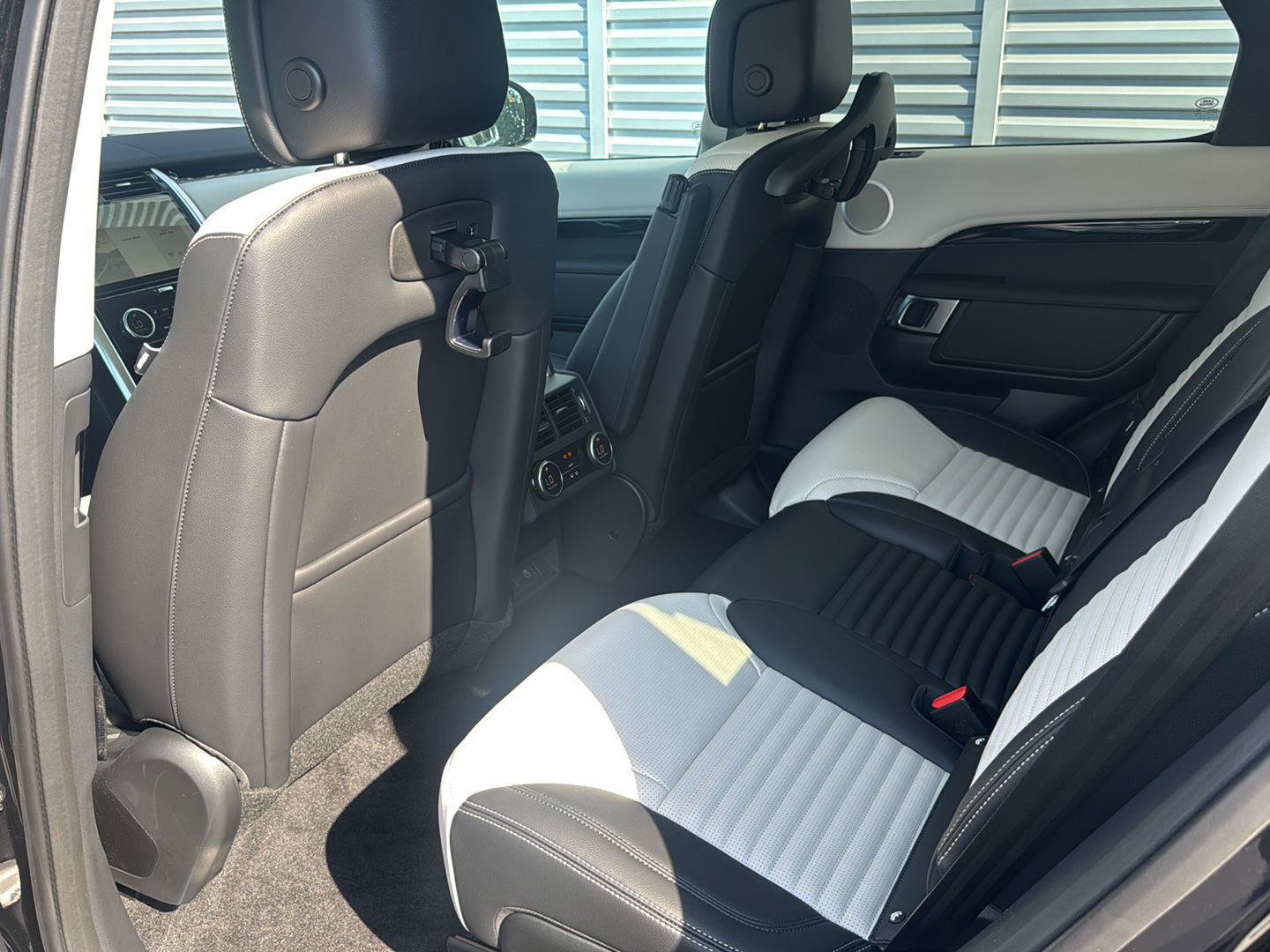 New 2026 Land Rover Discovery S AWD/4WD image 21