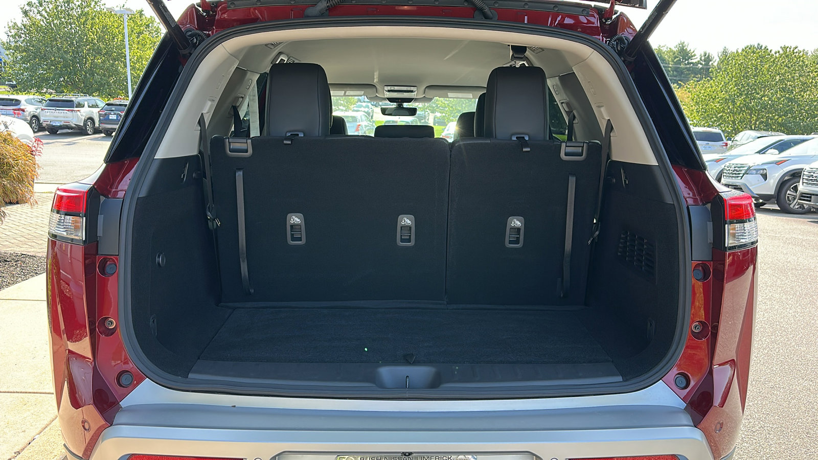 Certified 2025 Nissan Pathfinder SL image 6