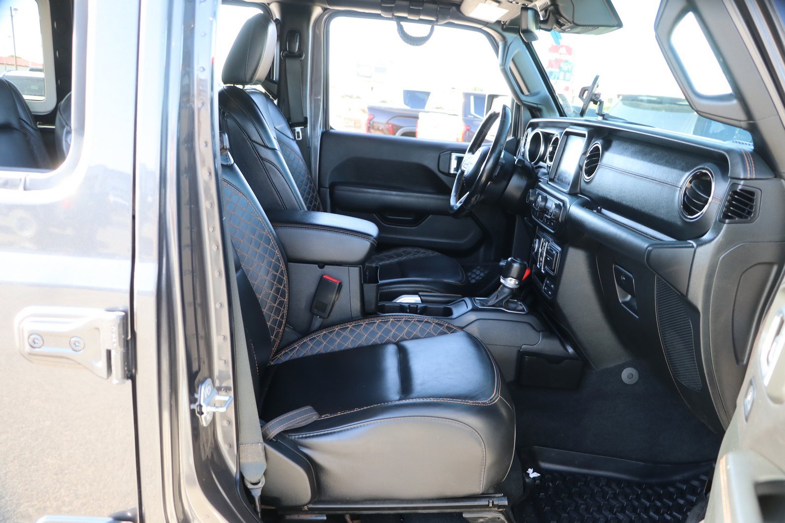 Used 2020 Jeep Wrangler Unlimited Sahara AWD/4WD image 32