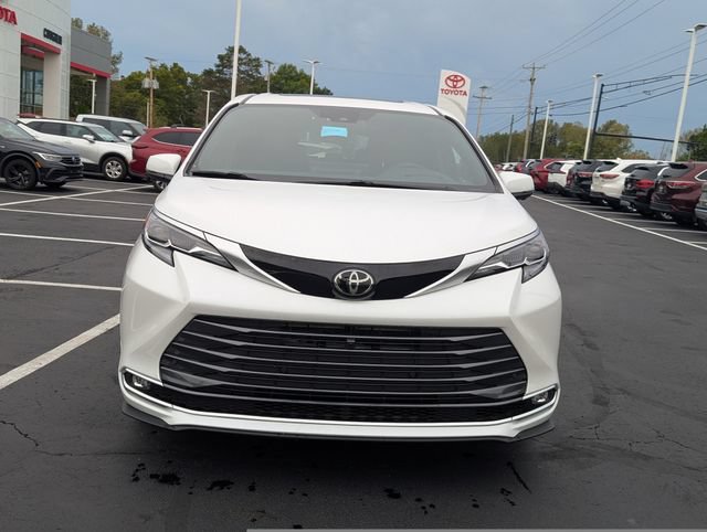 Used 2026 Toyota Sienna Platinum AWD/4WD image 2