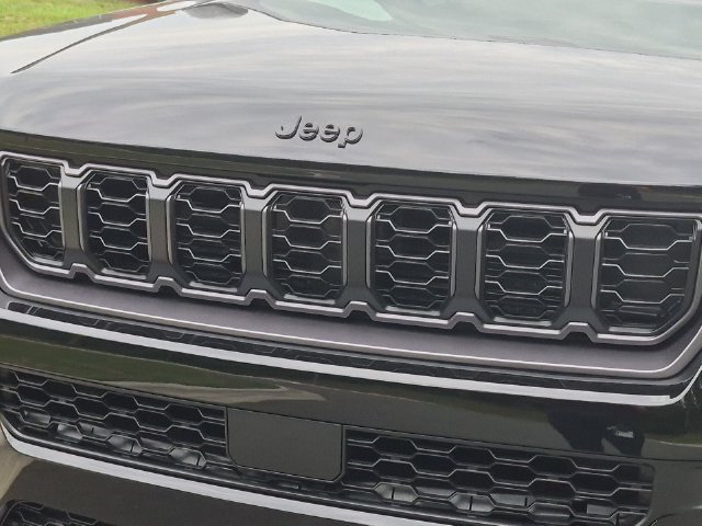 New 2026 Jeep Grand Cherokee Limited w/ Limited Altitude Package AWD/4WD image 24