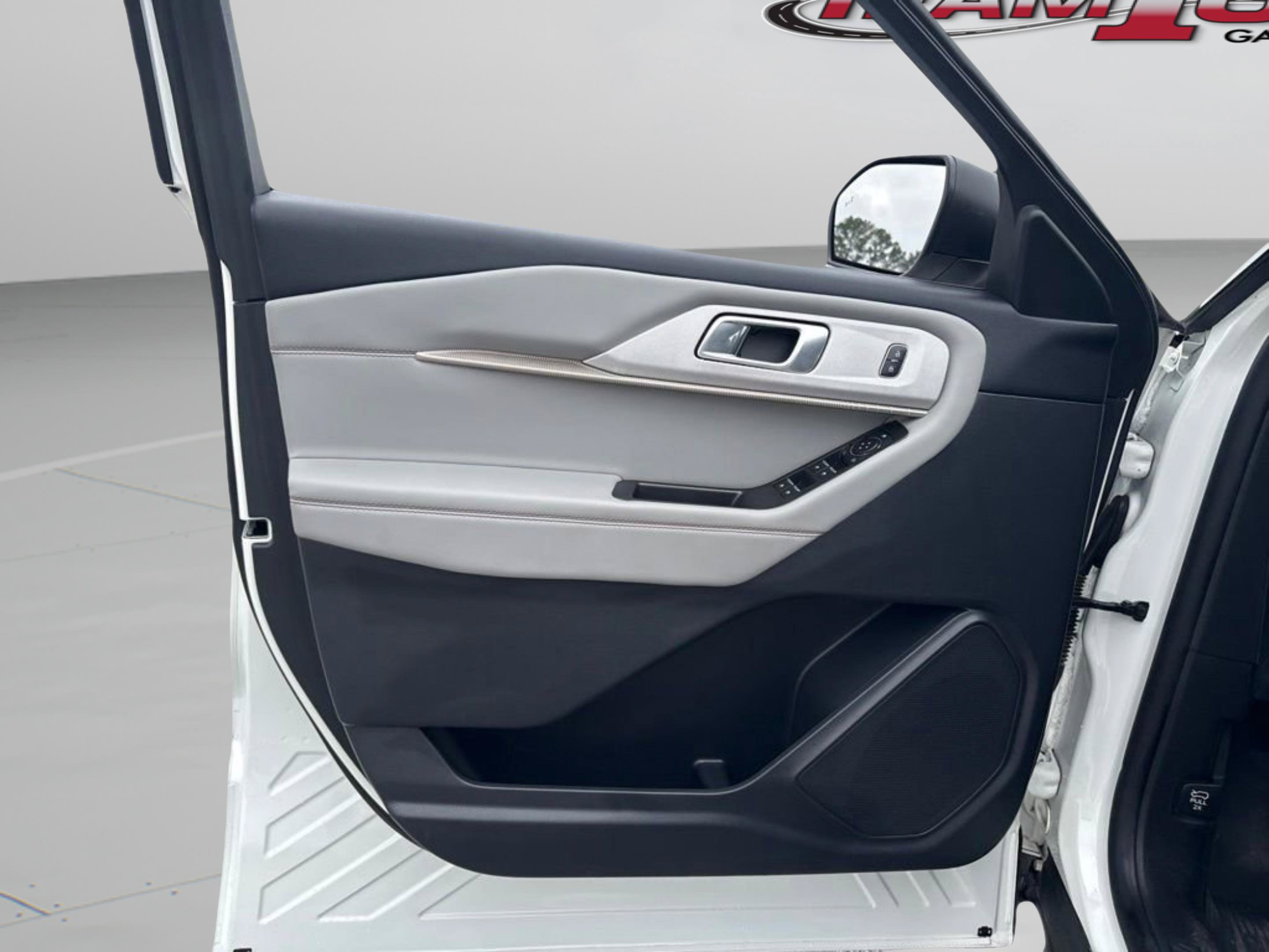 Used 2025 Ford Explorer Active w/ Active Comfort Package RWD image 22