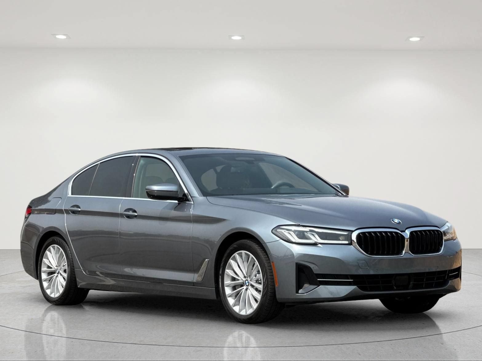 Used 2021 BMW 530e xDrive w/ Premium Package AWD/4WD image 8