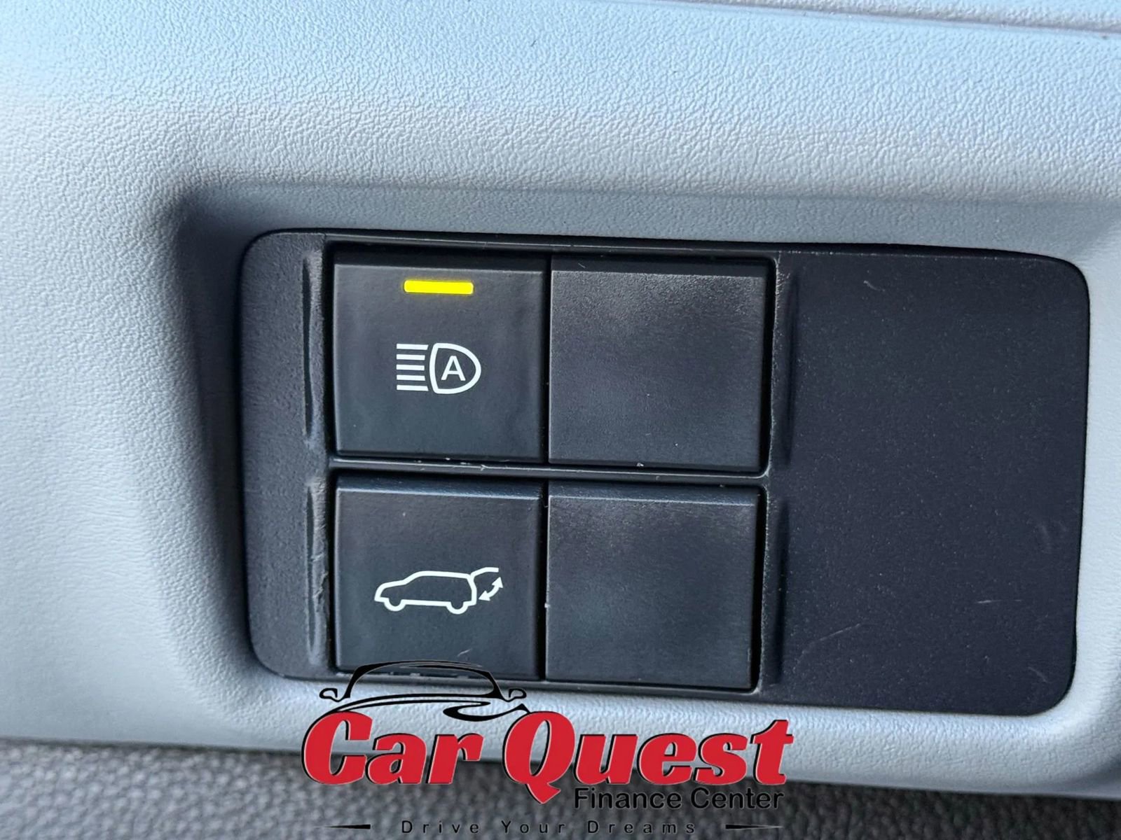 Used 2021 Toyota Highlander XLE image 38