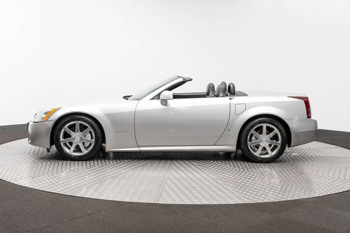 Used 2007 Cadillac XLR RWD image 8