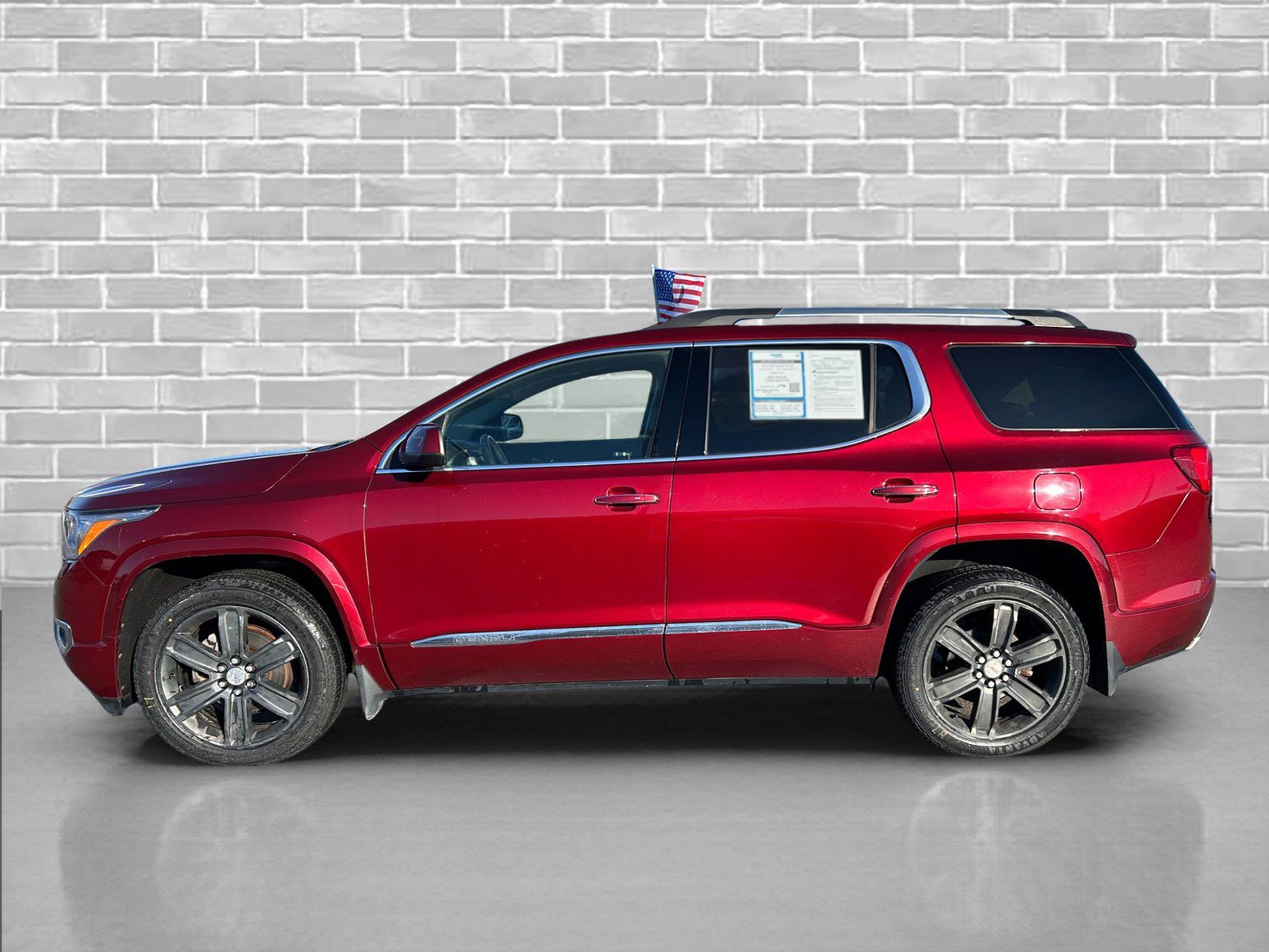 Used 2018 GMC Acadia Denali w/ Technology Package image 2