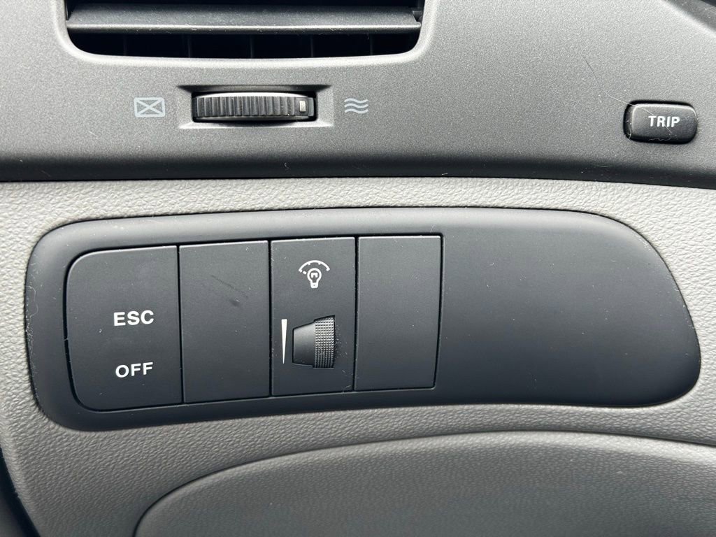 Used 2010 Kia Optima LX image 29