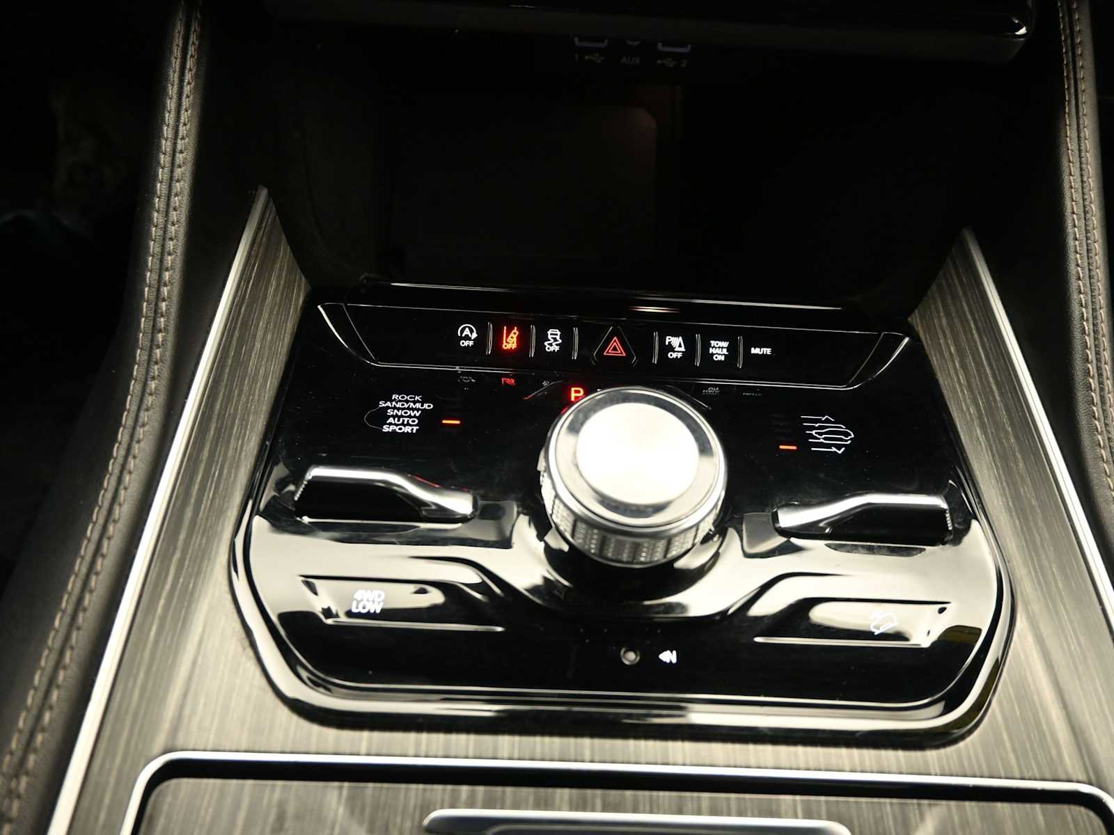 Used 2023 Jeep Wagoneer L Series III w/ Preferred Equipment Group image 24