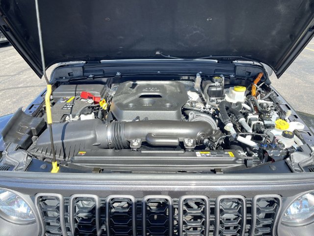 Used 2024 Jeep Wrangler Unlimited w/ Convenience Group AWD/4WD image 29