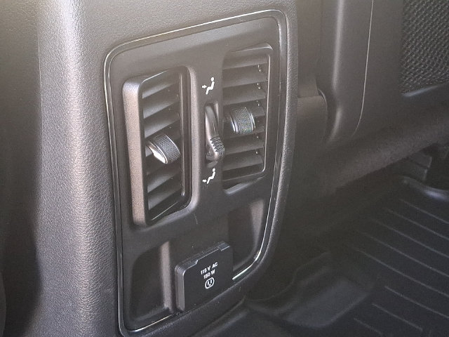 Used 2019 Jeep Grand Cherokee Laredo AWD/4WD image 11