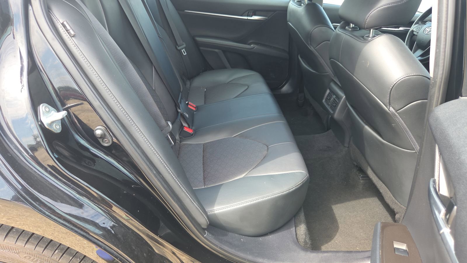 Used 2023 Toyota Camry XSE FWD image 13
