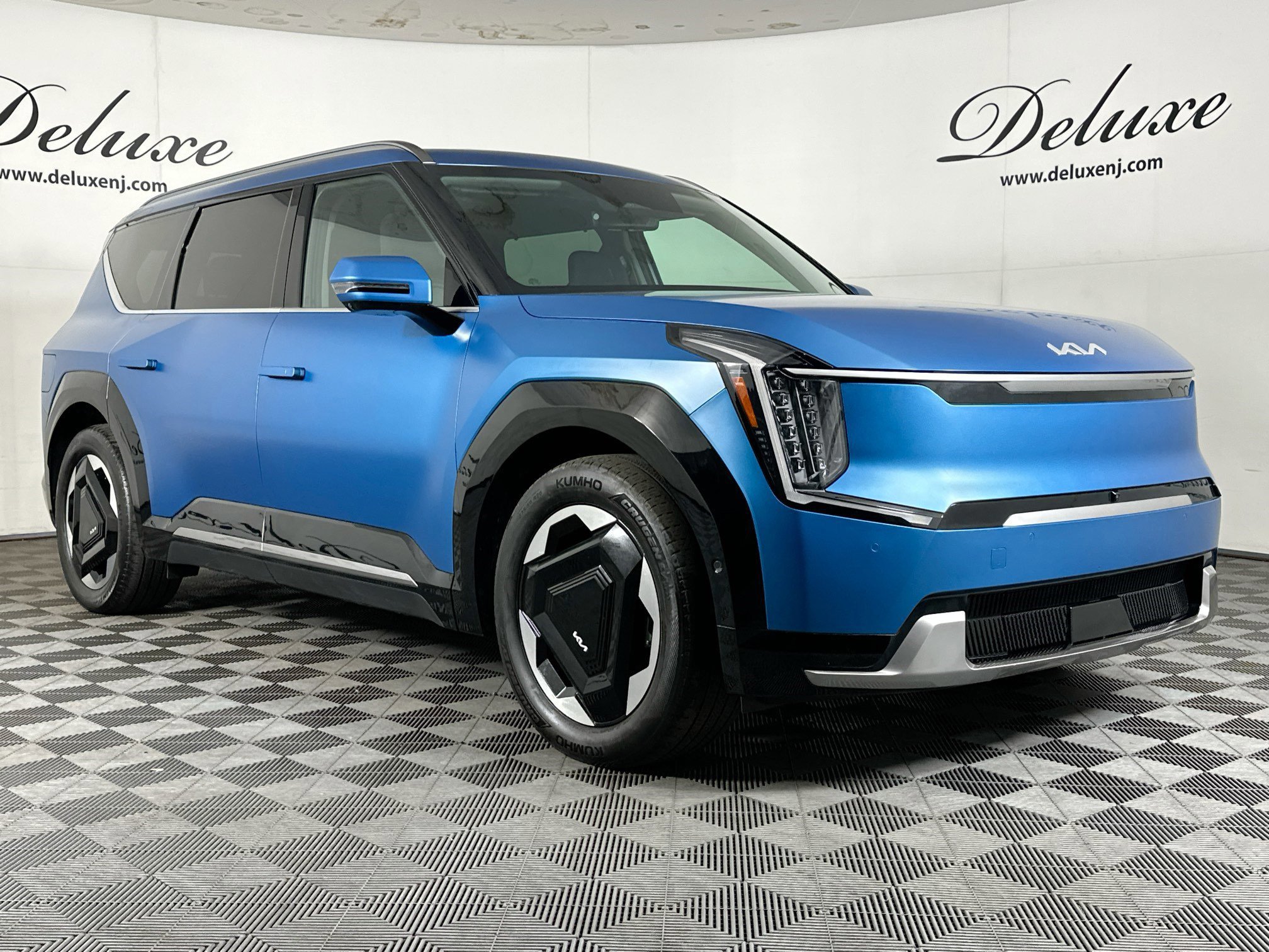 Used 2024 Kia EV9 Land AWD/4WD image 1