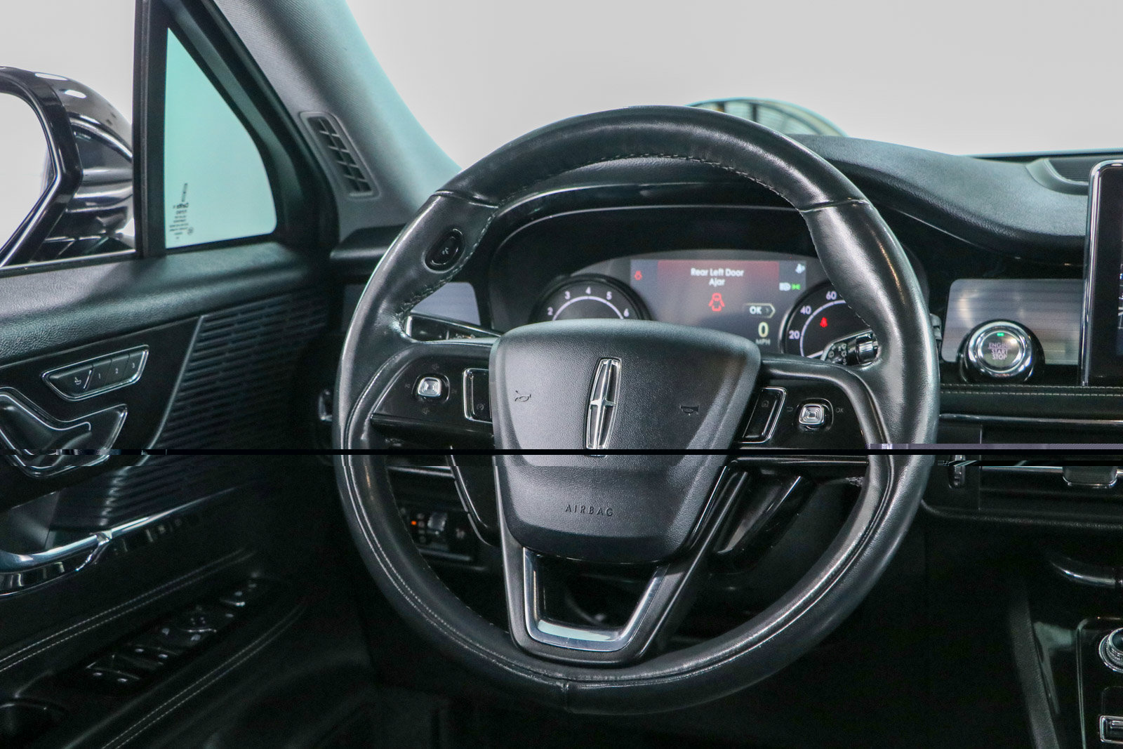 Used 2021 Lincoln Corsair AWD w/ Premium Package image 12