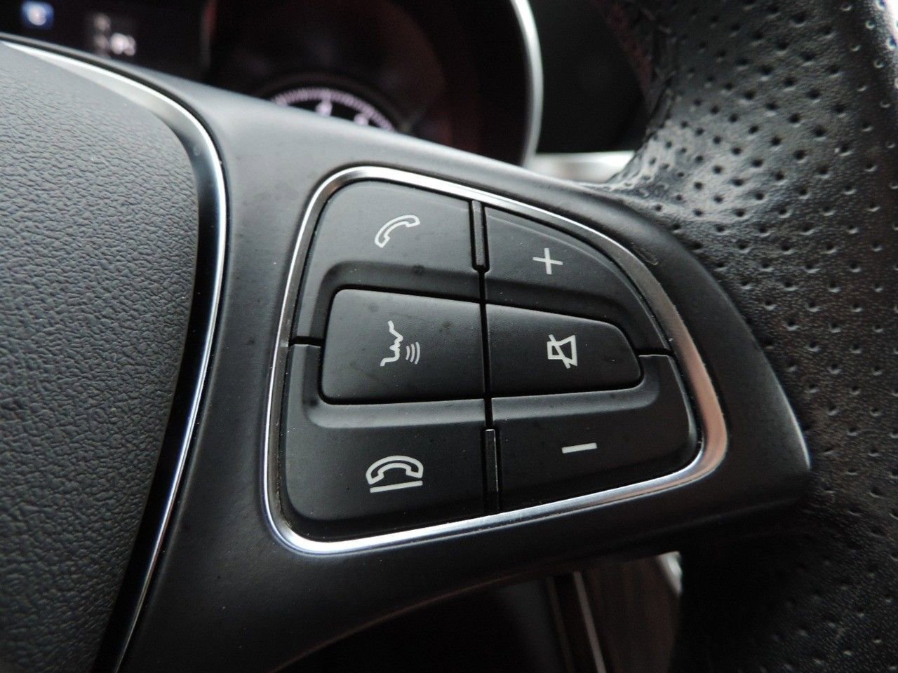 Used 2018 Mercedes-Benz C 300 Sedan image 28