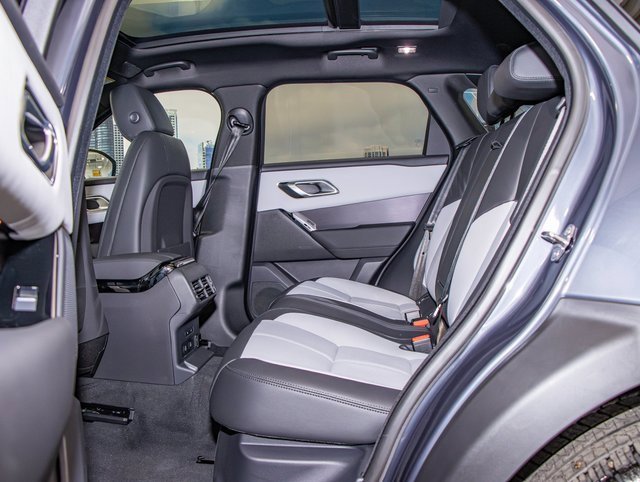 New 2026 Land Rover Range Rover Velar Dynamic SE image 22