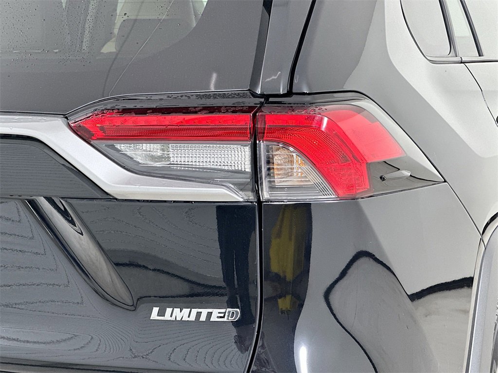 Used 2022 Toyota RAV4 Limited image 4