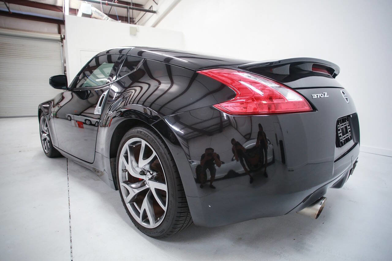 Used 2014 Nissan 370Z Touring w/ Sport Package image 4