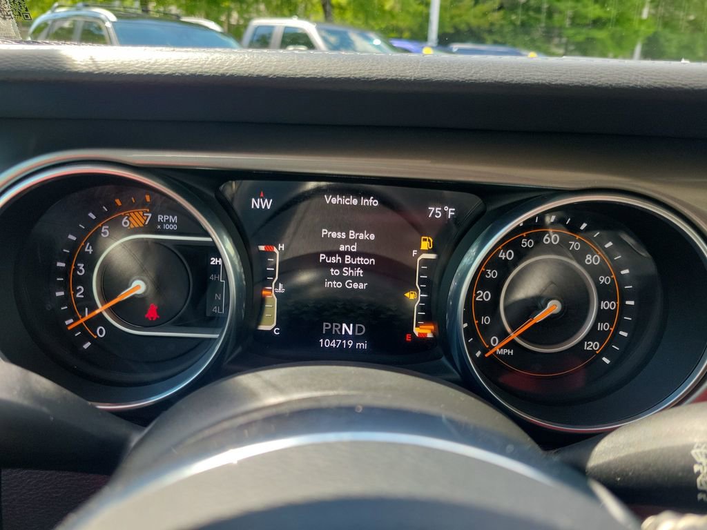 Used 2018 Jeep Wrangler Unlimited Sahara AWD/4WD image 37