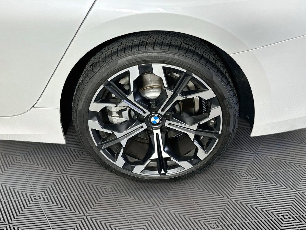 Used 2025 BMW 330i xDrive Sedan AWD/4WD image 40