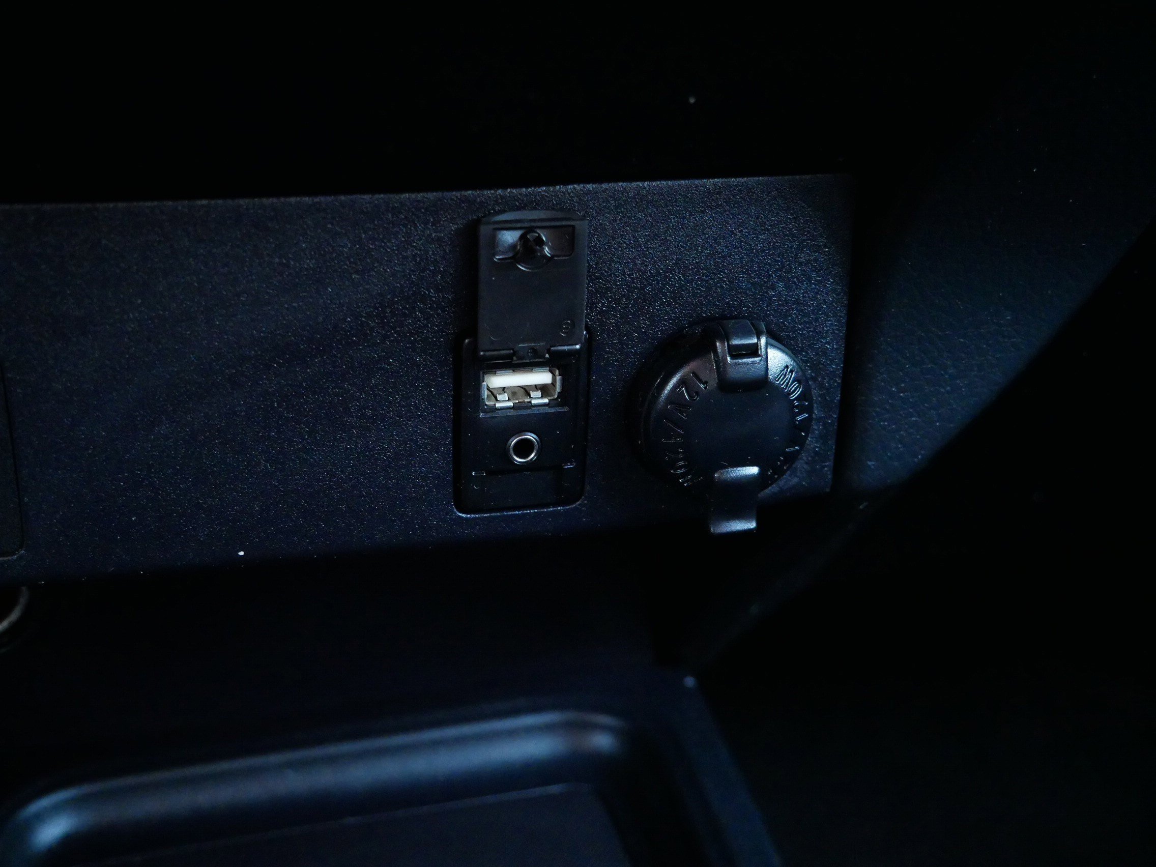 Used 2018 Toyota RAV4 LE w/ All Weather Liner Package image 32