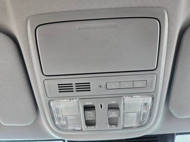 Used 2020 Honda CR-V Touring image 27