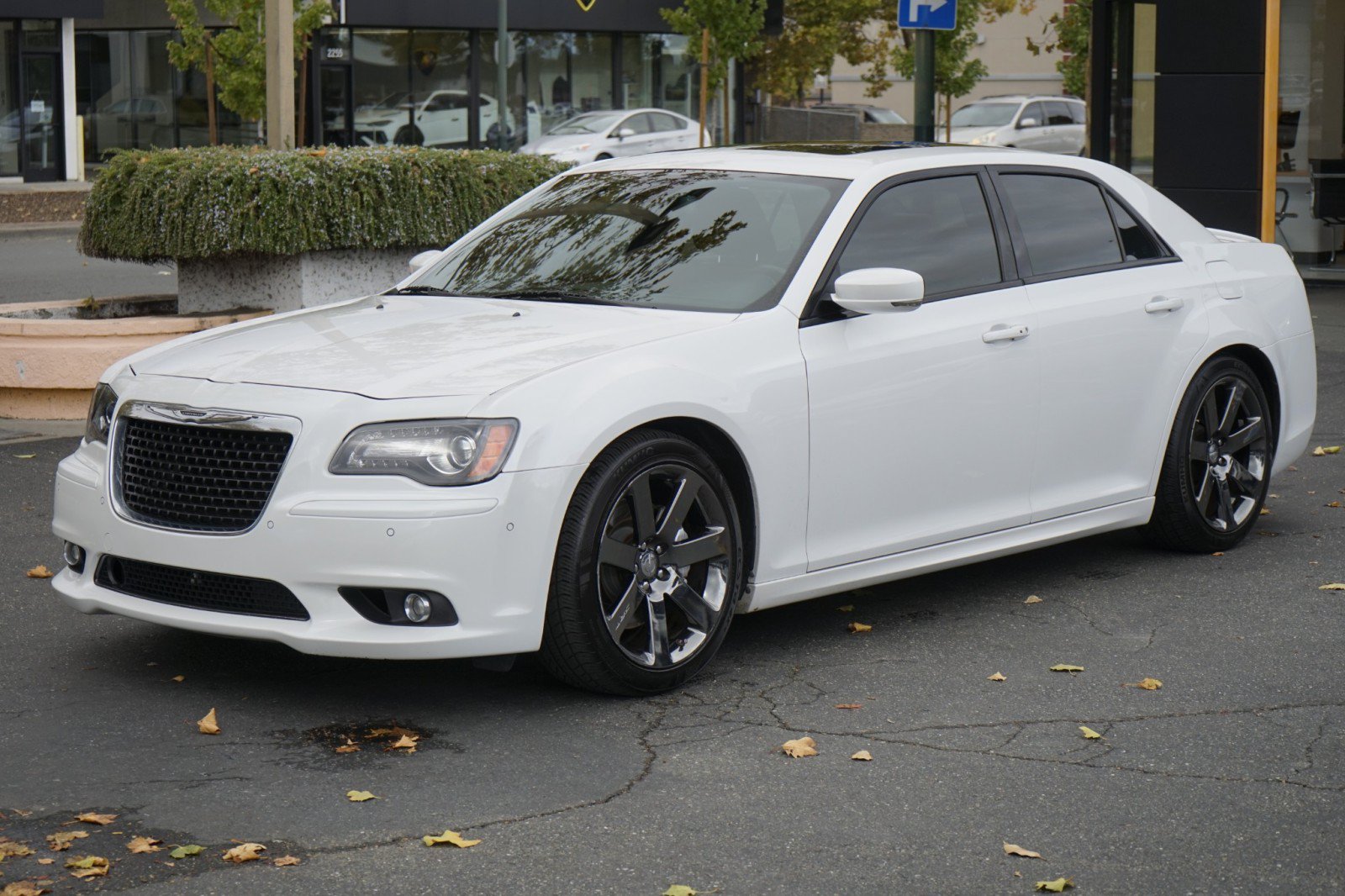 Used 2014 Chrysler 300 SRT8 w/ Leather Interior Group RWD image 3