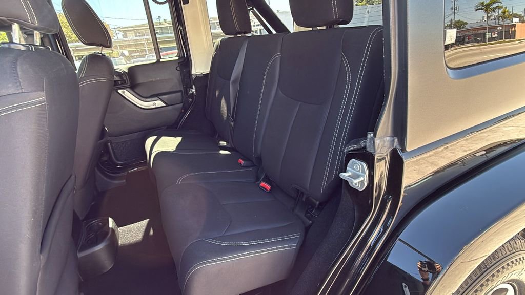 Used 2018 Jeep Wrangler Unlimited Sahara image 25