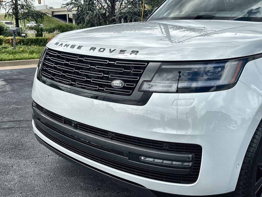 New 2026 Land Rover Range Rover Long Wheelbase SE AWD/4WD image 9