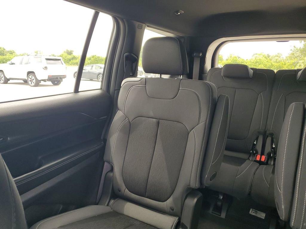 Used 2025 Jeep Grand Cherokee L Laredo w/ Luxury Tech Group I image 12