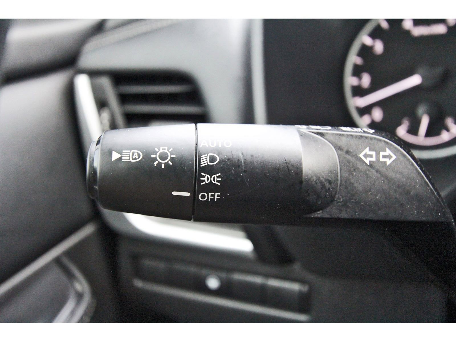 Used 2024 Nissan Rogue SV image 21