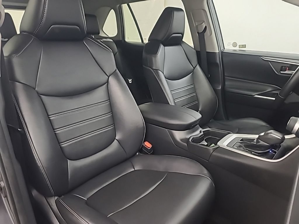 Used 2021 Toyota RAV4 XLE Premium AWD/4WD image 16