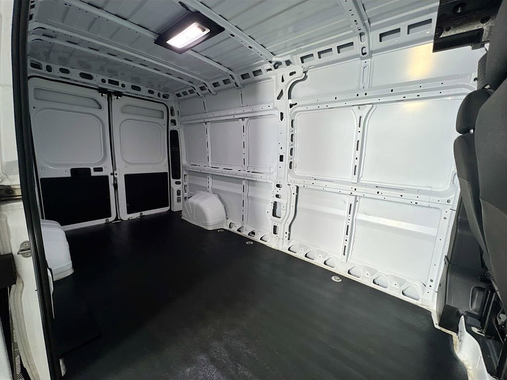 Used 2025 RAM ProMaster 2500 w/ Convenience Group FWD image 25