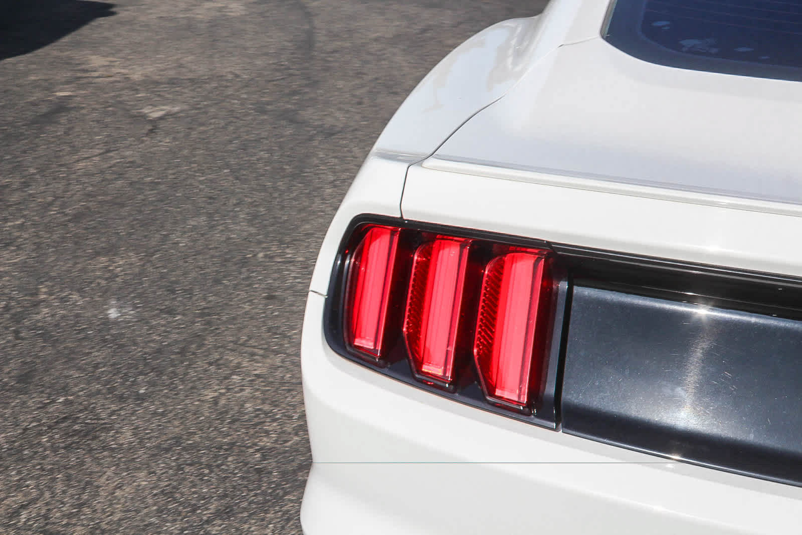 Used 2016 Ford Mustang Premium RWD image 8