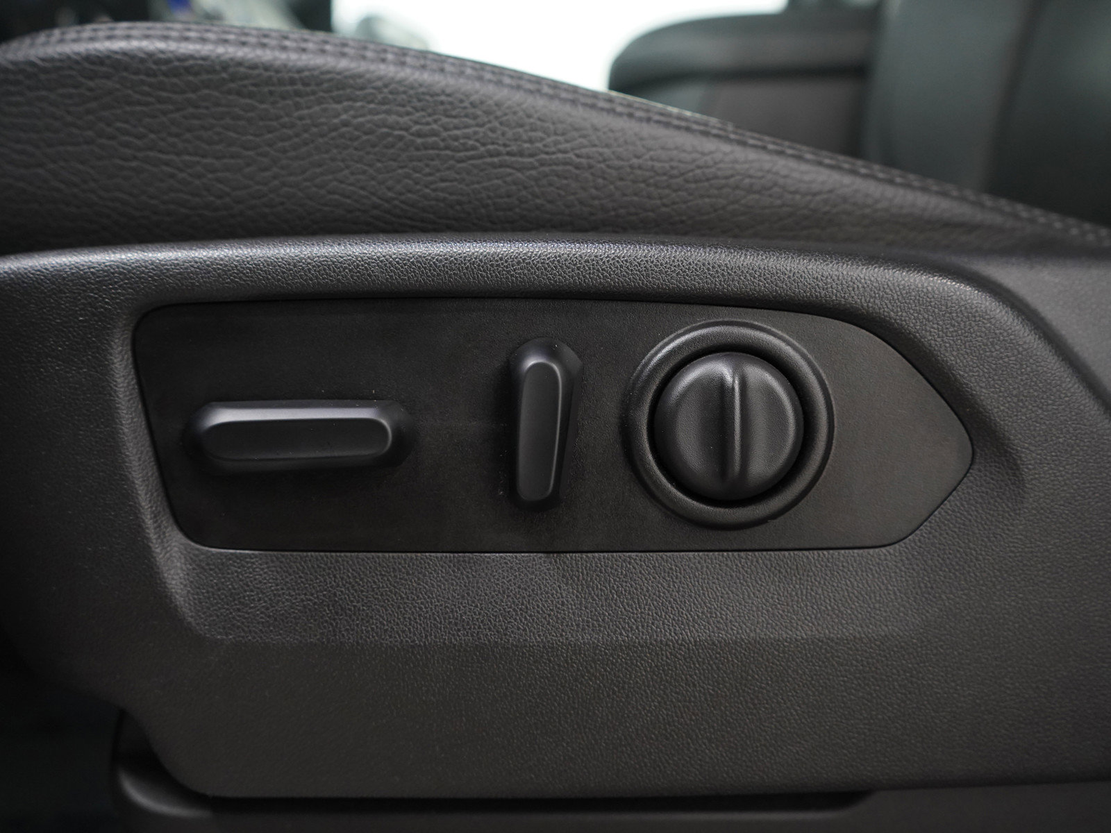 Used 2020 GMC Sierra 3500 Denali w/ Denali Ultimate Package image 25