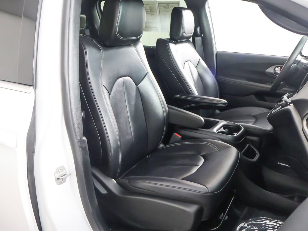 Used 2025 Chrysler Pacifica Select FWD image 29