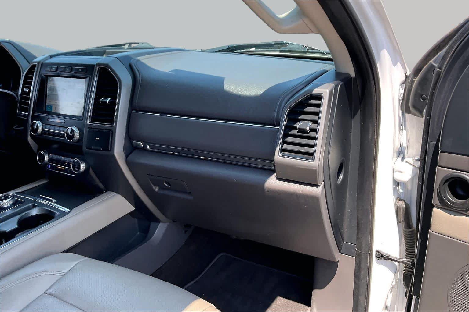 Used 2019 Ford Expedition Max XLT w/ Equipment Group 202A AWD/4WD image 18