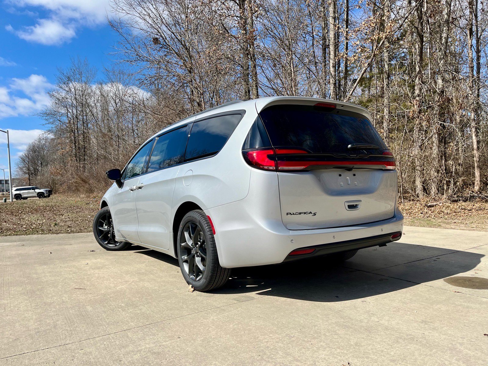 New 2026 Chrysler Pacifica Select image 5