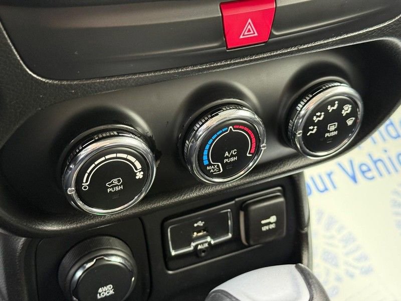 Used 2016 Jeep Renegade Latitude image 19