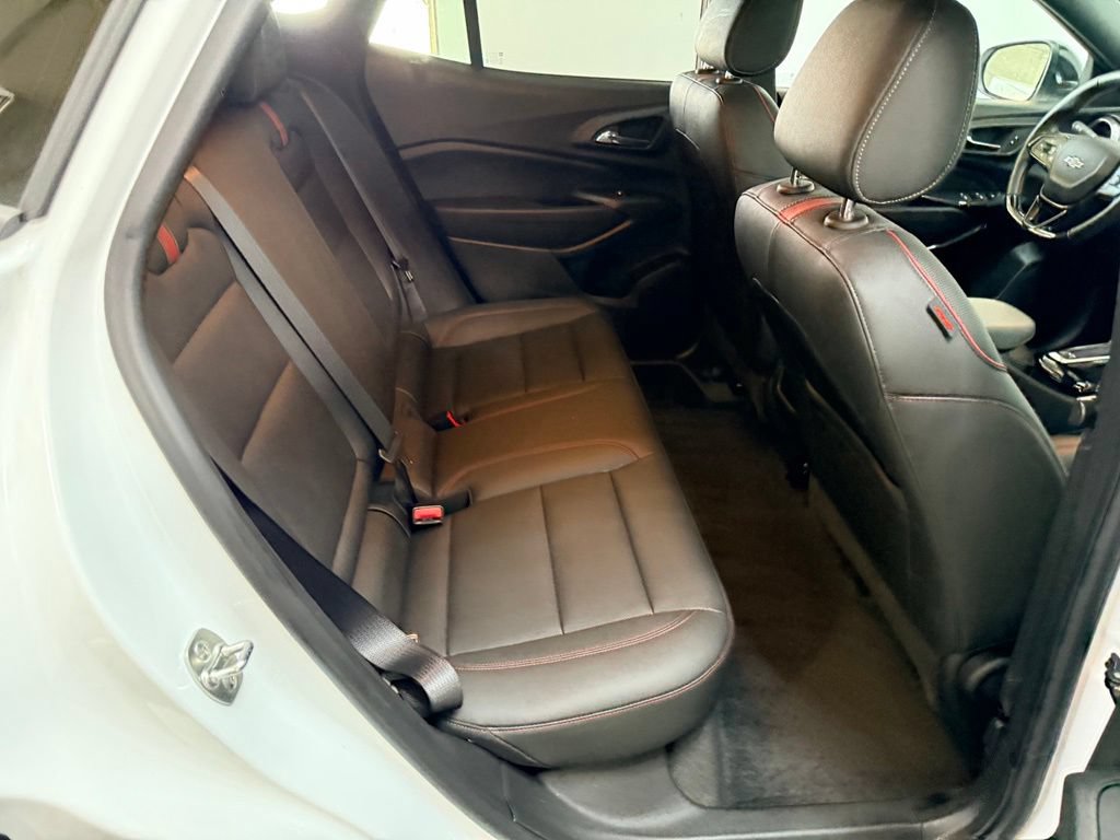 Used 2024 Chevrolet Trax RS w/ Sunroof Package FWD image 39