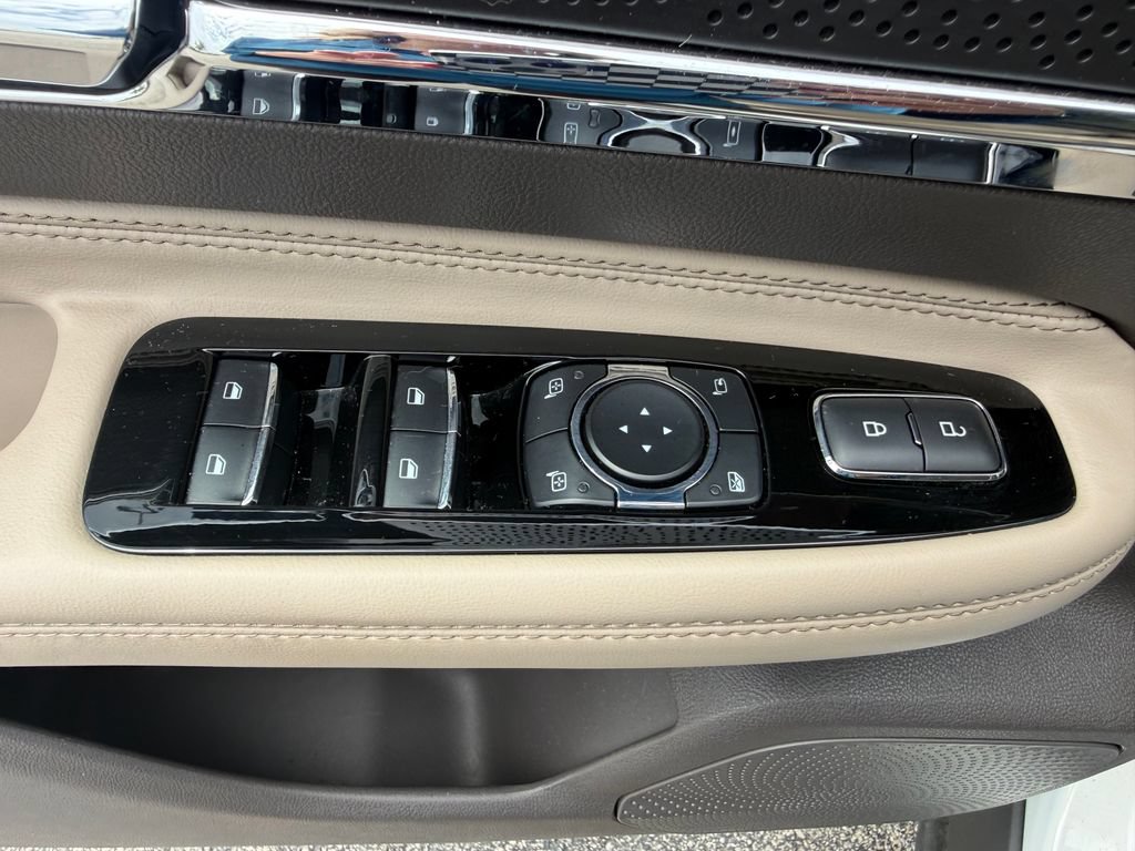 Used 2023 Lincoln Corsair AWD image 13