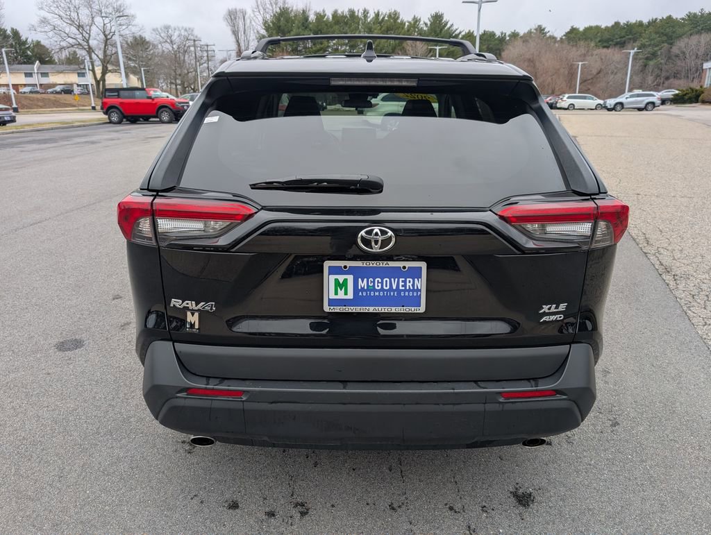 Used 2022 Toyota RAV4 XLE w/ Convenience Package image 4