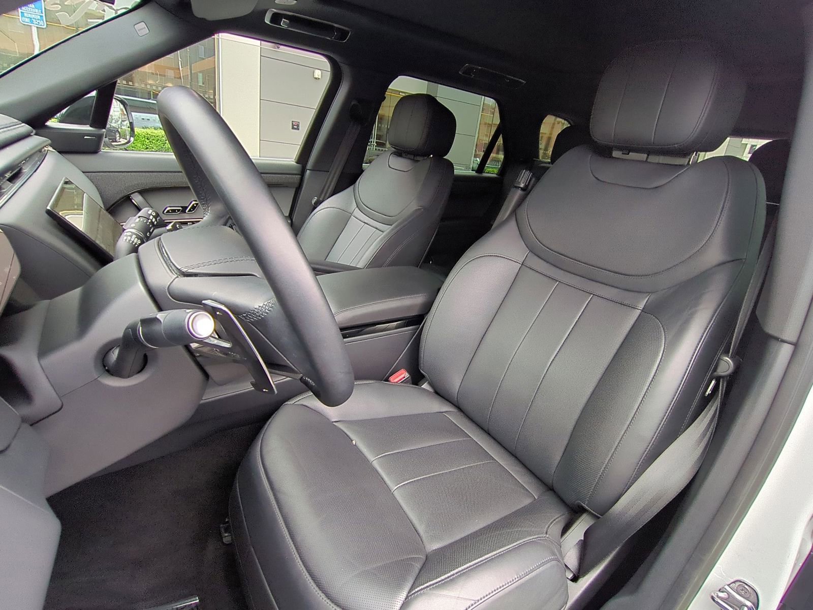 Used 2025 Land Rover Range Rover Sport SE AWD/4WD image 15