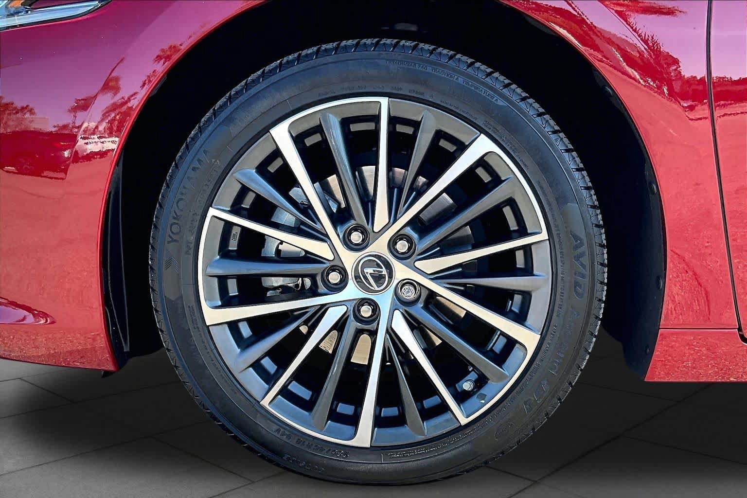 Used 2022 Lexus ES 300h w/ Premium Package FWD image 10