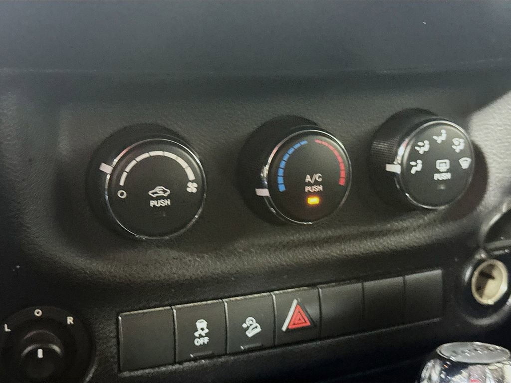 Used 2015 Jeep Wrangler Unlimited Willys image 17