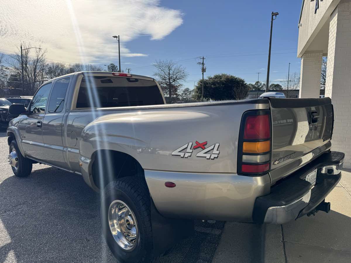 Used 2001 Chevrolet Silverado 3500 LS w/ Off-Road Skid Plate Pkg AWD/4WD image 8