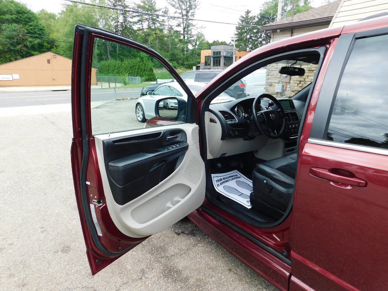Used 2018 Dodge Grand Caravan SXT image 19