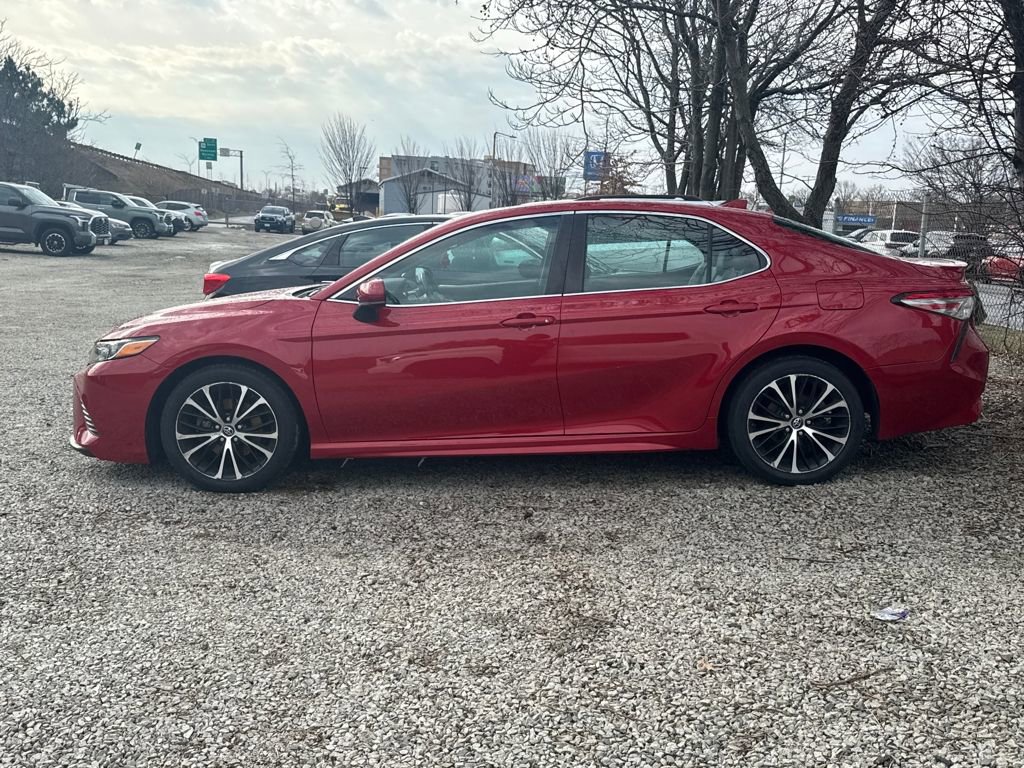 Used 2019 Toyota Camry SE image 4